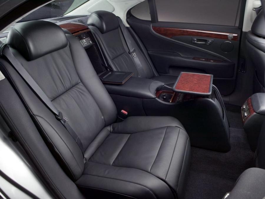  Lexus LS460 L 2007 года  (фото 6 из 22)